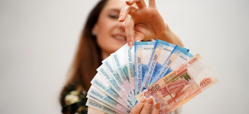 Проживающие за границей россияне будут получать выплаты в рублях или на открытые в российских банках счета