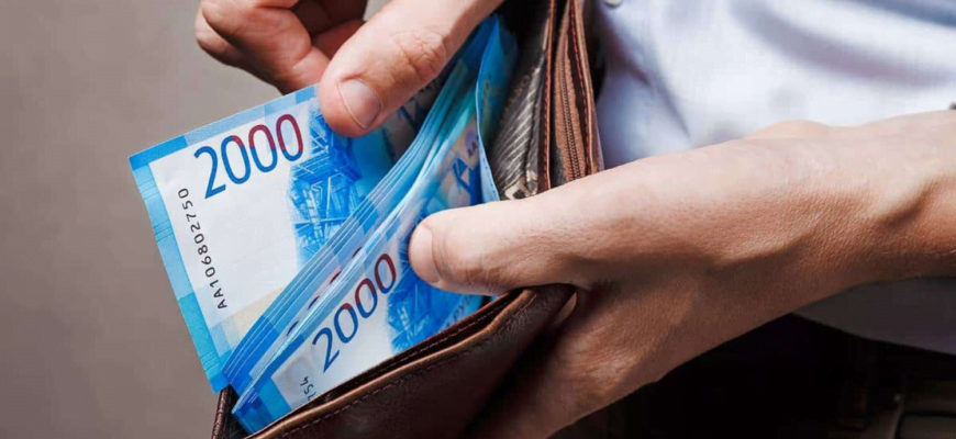 В Государственную Думу был внесен законопроект о повышении минимального размера оплаты труда (МРОТ) до 19 242 рублей в месяц с 1 января 2024 года.