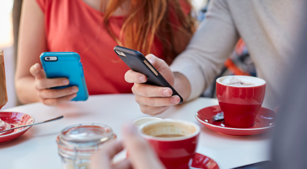 Создание интерактивных фотозон для повышения активности вашего кафе в социальных сетях